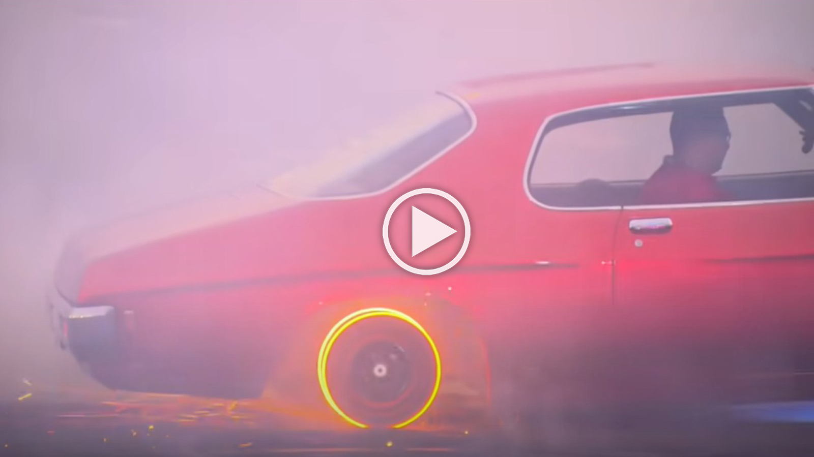 Burnout μέχρι να πάρουν φωτιά οι ζάντες [video]